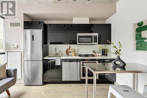 #504 -39 Brant St, Toronto, ON - Indoor Photo Showing Kitchen With Upgraded Kitchen