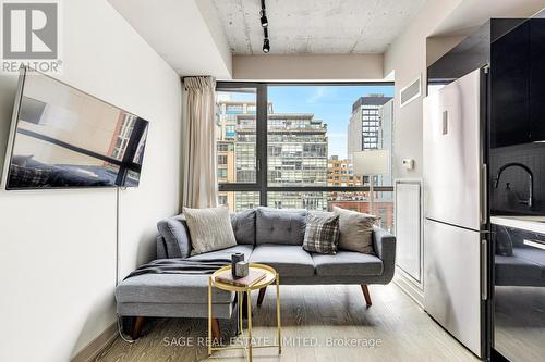 #504 -39 Brant St, Toronto, ON - Indoor Photo Showing Living Room