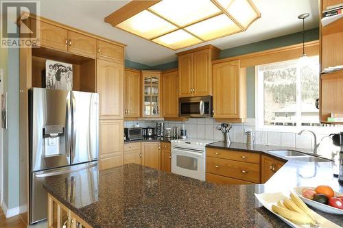 5331 Buchanan Road, Peachland, BC - Indoor Photo Showing Kitchen With Double Sink