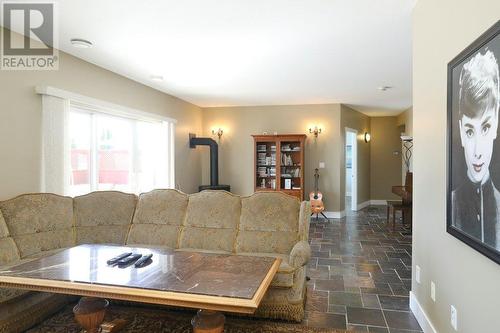 5331 Buchanan Road, Peachland, BC - Indoor Photo Showing Living Room