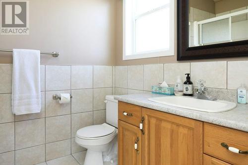 5331 Buchanan Road, Peachland, BC - Indoor Photo Showing Bathroom