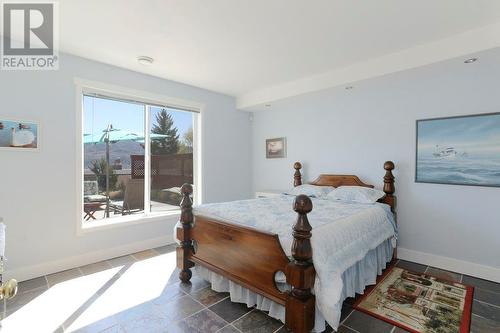 5331 Buchanan Road, Peachland, BC - Indoor Photo Showing Bedroom