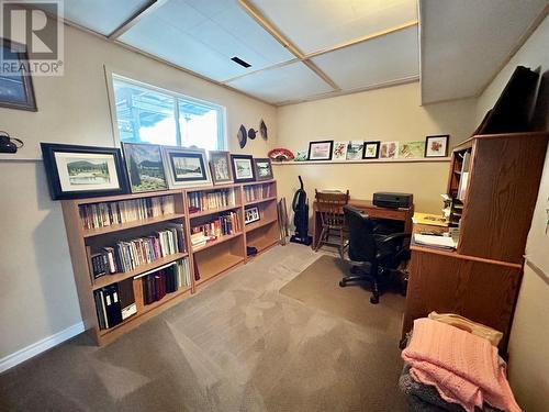 111 Bullmoose Crescent, Tumbler Ridge, BC - Indoor Photo Showing Office