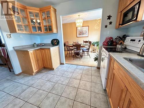 111 Bullmoose Crescent, Tumbler Ridge, BC - Indoor Photo Showing Kitchen