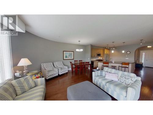 5003 Oleander Drive Unit# 203, Osoyoos, BC - Indoor Photo Showing Living Room