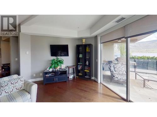 5003 Oleander Drive Unit# 203, Osoyoos, BC - Indoor Photo Showing Living Room