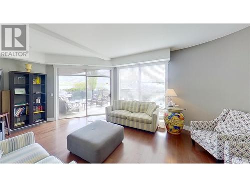 5003 Oleander Drive Unit# 203, Osoyoos, BC - Indoor Photo Showing Living Room