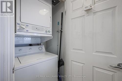 #1222 -230 Queens Quay W, Toronto, ON - Indoor Photo Showing Laundry Room
