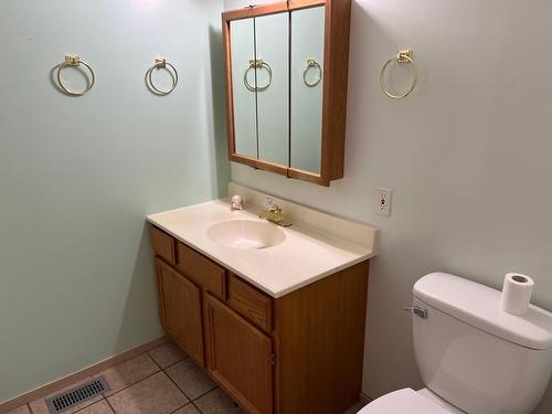 1178 Marianna Crescent, Trail, BC - Indoor Photo Showing Bathroom