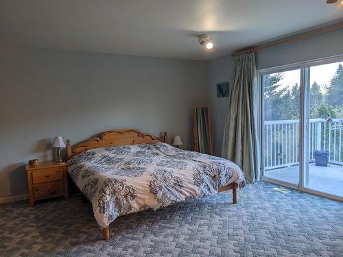 925 Columbia Road, Castlegar, BC - Indoor Photo Showing Bedroom