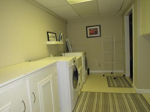 925 Columbia Road, Castlegar, BC - Indoor Photo Showing Laundry Room