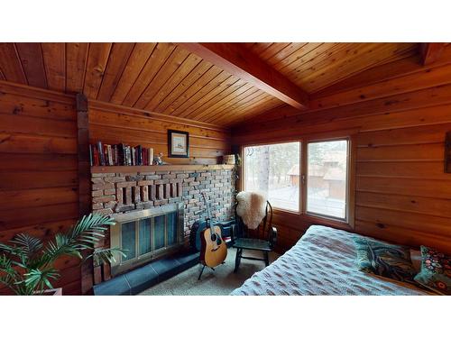 861 New Lake Road, Cranbrook, BC - Indoor Photo Showing Bedroom With Fireplace