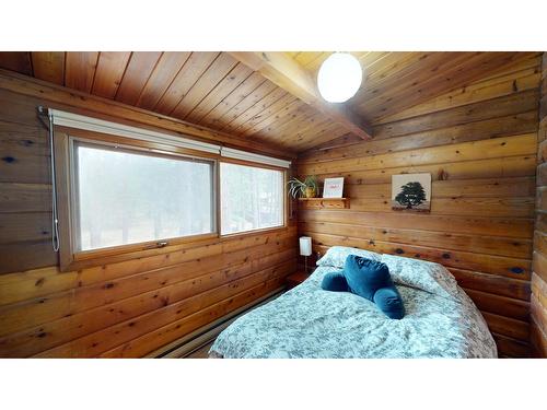 861 New Lake Road, Cranbrook, BC - Indoor Photo Showing Bedroom