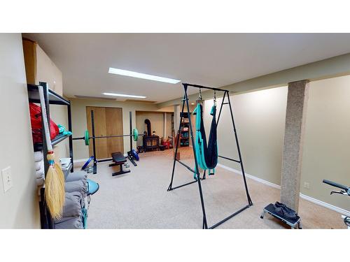 861 New Lake Road, Cranbrook, BC - Indoor Photo Showing Gym Room
