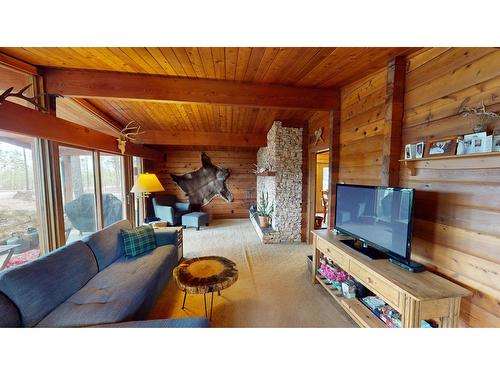 861 New Lake Road, Cranbrook, BC - Indoor Photo Showing Living Room