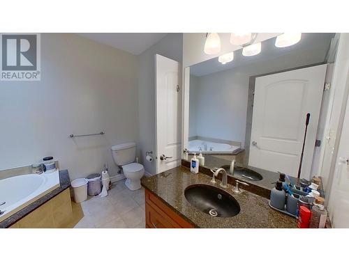 9624 113 Avenue, Fort St. John, BC - Indoor Photo Showing Bathroom