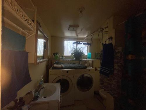 222 - 224 Van Horne Street S, Cranbrook, BC - Indoor Photo Showing Laundry Room