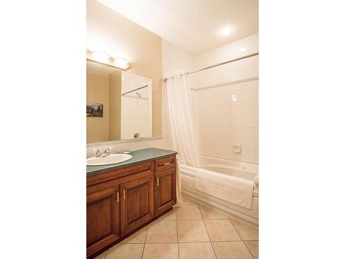112 - 100 Bighorn Boulevard, Radium Hot Springs, BC - Indoor Photo Showing Bathroom