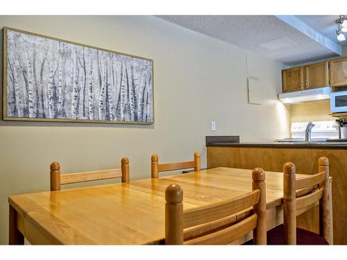 529 - 2030 Panorama Drive, Panorama, BC - Indoor Photo Showing Dining Room
