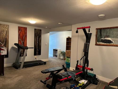 1835 First Street, Fruitvale, BC - Indoor Photo Showing Gym Room