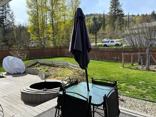 1835 First Street, Fruitvale, BC - Outdoor With Deck Patio Veranda With Backyard