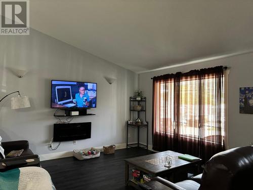 1835 First  Street, Fruitvale, BC - Indoor Photo Showing Living Room