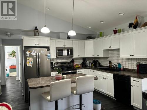 1835 First  Street, Fruitvale, BC - Indoor Photo Showing Kitchen