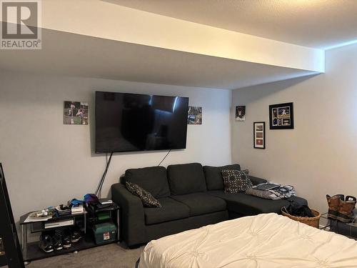 1835 First  Street, Fruitvale, BC - Indoor Photo Showing Living Room