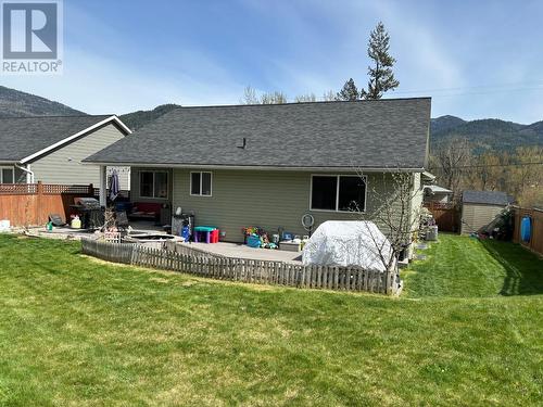 1835 First  Street, Fruitvale, BC - Outdoor