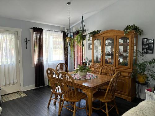1835 First Street, Fruitvale, BC - Indoor Photo Showing Dining Room