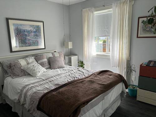 1835 First Street, Fruitvale, BC - Indoor Photo Showing Bedroom