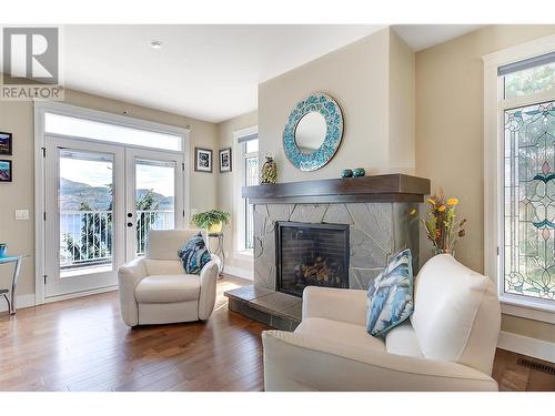 6148 Lipsett Avenue, Peachland, BC - Indoor Photo Showing Living Room With Fireplace