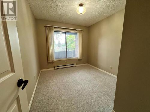 1801 32 Street Unit# 202, Vernon, BC - Indoor Photo Showing Living Room With Fireplace