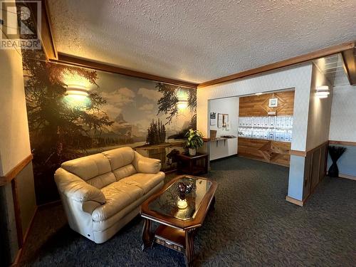 1801 32 Street Unit# 202, Vernon, BC - Indoor Photo Showing Living Room