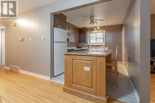 342A Stratton Dr E, London, ON - Indoor Photo Showing Kitchen