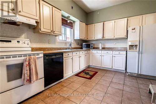 11 King Street, Thorold, ON - Indoor Photo Showing Kitchen
