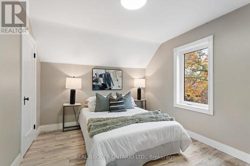 27 Chestnut St, Kitchener, ON - Indoor Photo Showing Bedroom