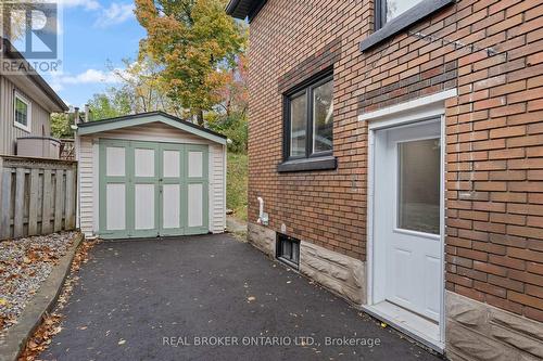 27 Chestnut St, Kitchener, ON - Outdoor With Exterior