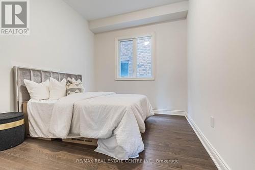 77 Pondview Gate, Hamilton, ON - Indoor Photo Showing Bedroom