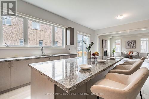 77 Pondview Gate, Hamilton, ON - Indoor Photo Showing Living Room