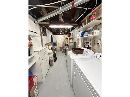 2275 Columbia Avenue, Trail, BC - Indoor Photo Showing Laundry Room