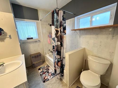 2275 Columbia Avenue, Trail, BC - Indoor Photo Showing Bathroom