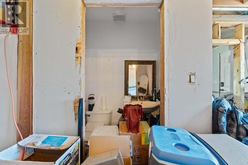 811 21 Street Ne, Salmon Arm, BC - Indoor Photo Showing Laundry Room
