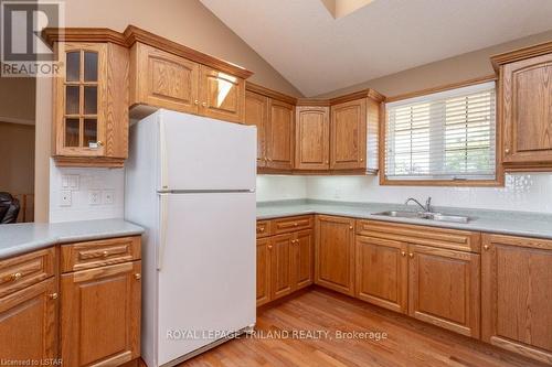 1104 Gladstone Dr, Thames Centre, ON - Indoor Photo Showing Kitchen With Double Sink