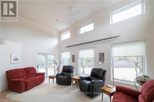 Imported from itso - 15668 Furnival Road, Southwest Middlesex, ON - Indoor Photo Showing Living Room