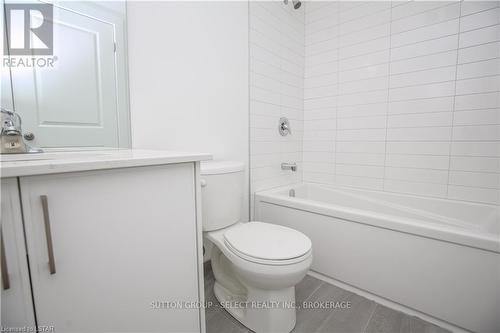 1341 Commissioners Rd W, London, ON - Indoor Photo Showing Bathroom