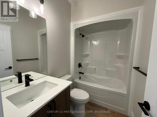54 Postma Crescent, North Middlesex, ON - Indoor Photo Showing Bathroom