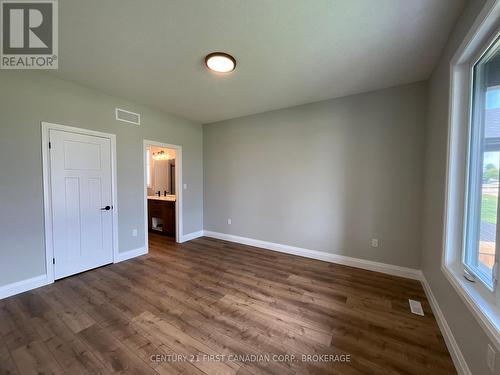 54 Postma Crescent, North Middlesex, ON - Indoor Photo Showing Other Room