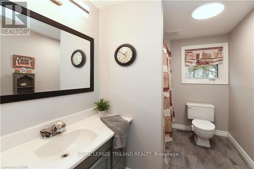 31 Parliament Crescent, London, ON - Indoor Photo Showing Bathroom