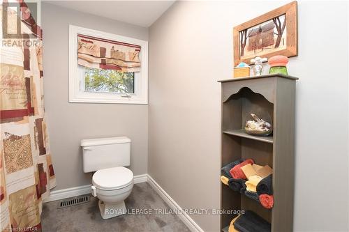 31 Parliament Crescent, London, ON - Indoor Photo Showing Bathroom